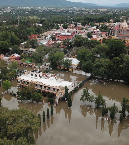 Lluvias provocan desborde de presa en central estado mexicano de Querétaro