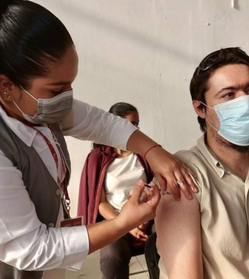Inicia vacunacion en corregidora para quienes tiene edad de 40 a 49 anos pag