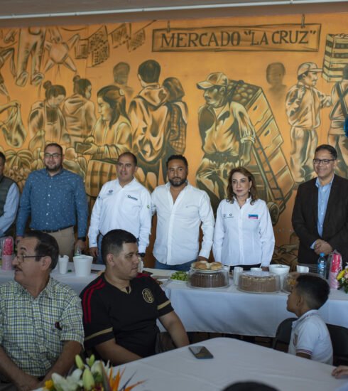 71 273 38447 2065266231 FOTONOTA38 161122 Aniversario 43 Mercado La Cruz2