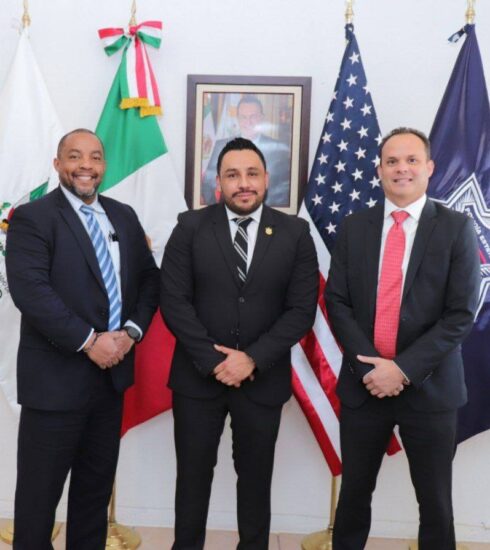 71 273 38945 578352740 POES y FBI estrechan lazos en materia de trabajo coordinado