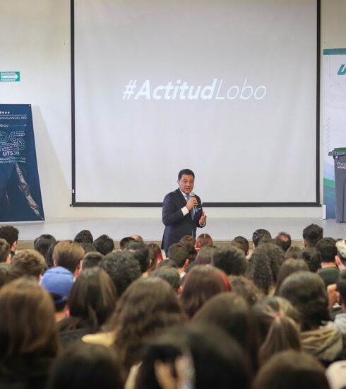 71 273 39461 1097583629 01 27 02 ACTITUD LOBO