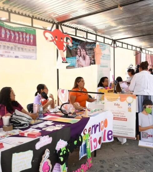 71 273 39593 83389401 4 0307 FERIA MUJER