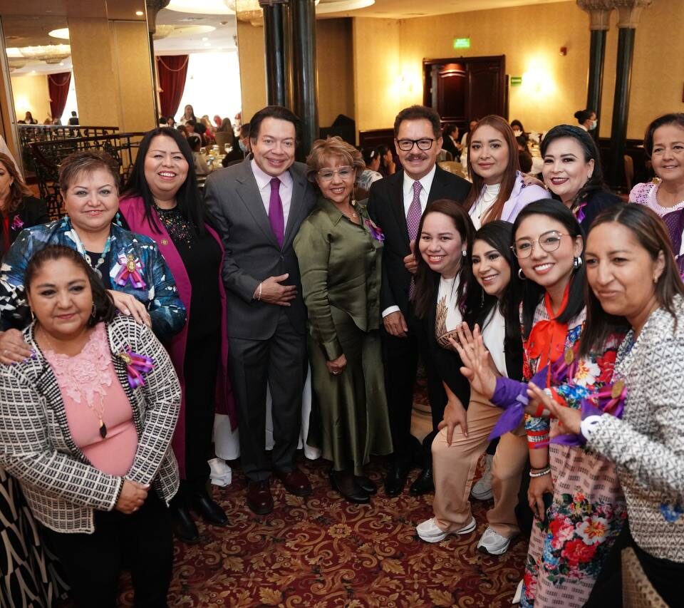 MARIO DELGADO MUJERES