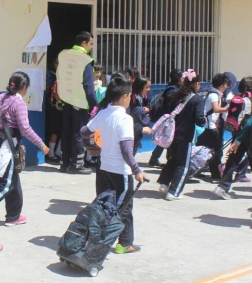 Estudiantes regresaron a clases en Queretaro 1140x570