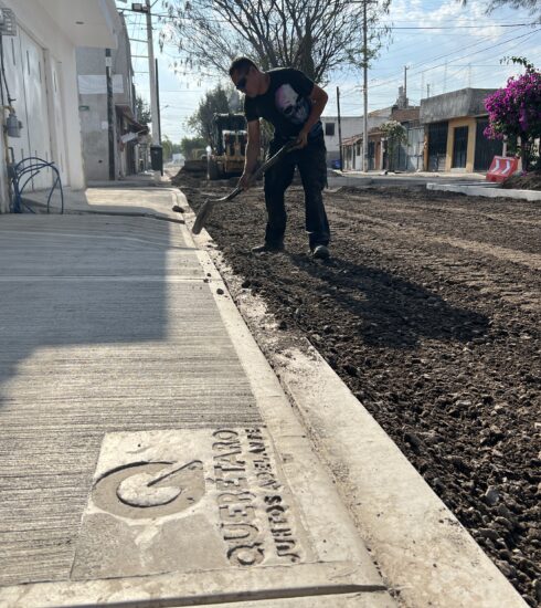 71 273 40131 321956363 FOTO3 CEI 014 2023 A buen paso la rehabilitacion de calles en la Col. Puertas del Sol