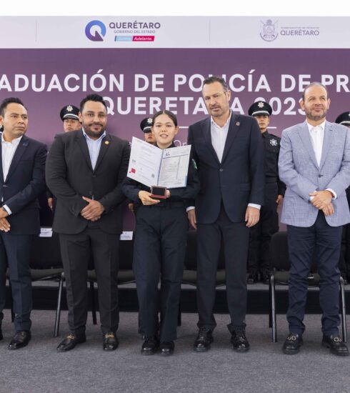 71 273 41334 1881772262 10 07 GRADUACION POLICIAS