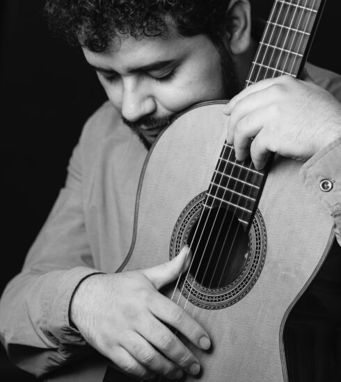 71 273 42315 48068804 04 10 23 Guitarra1