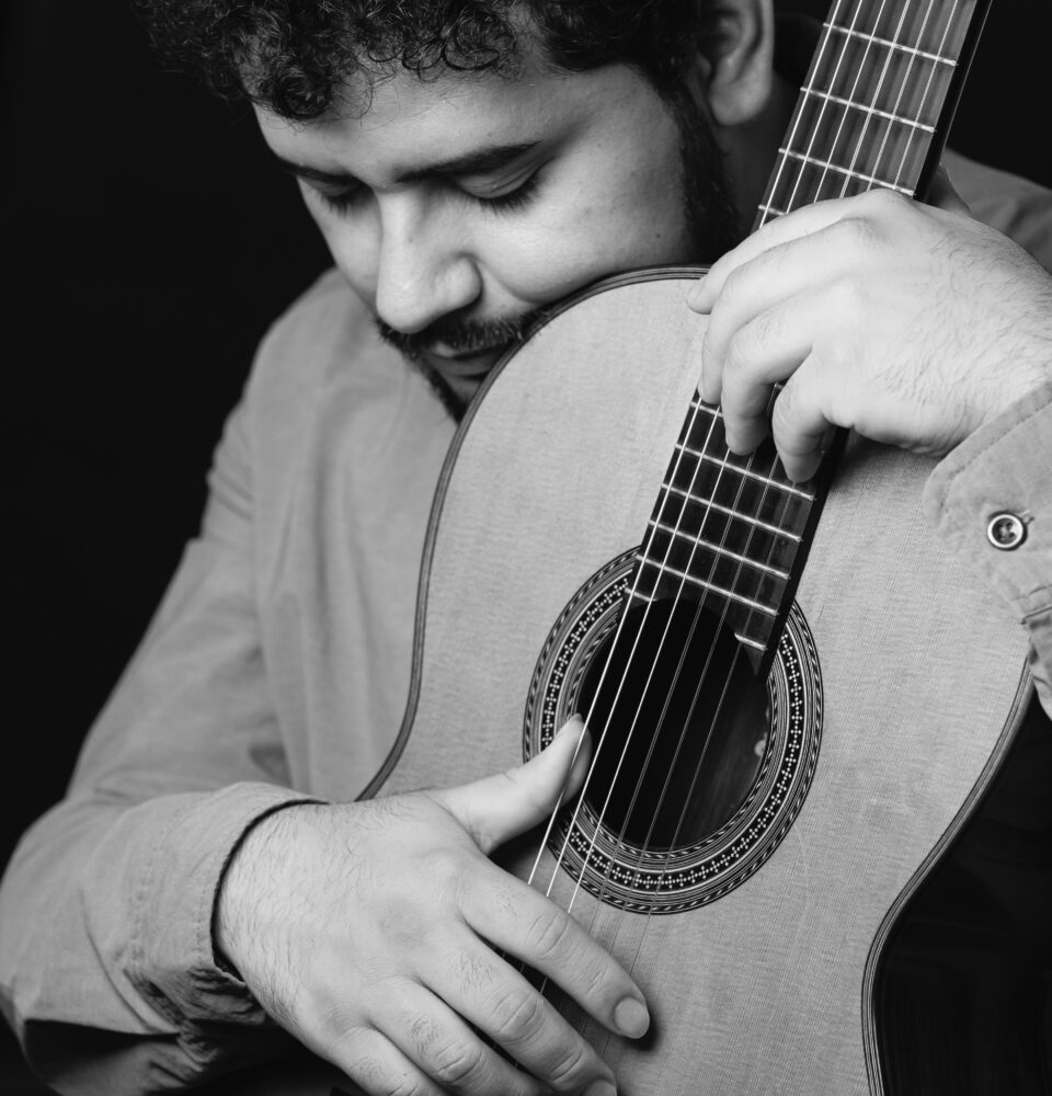 71 273 42315 48068804 04 10 23 Guitarra1