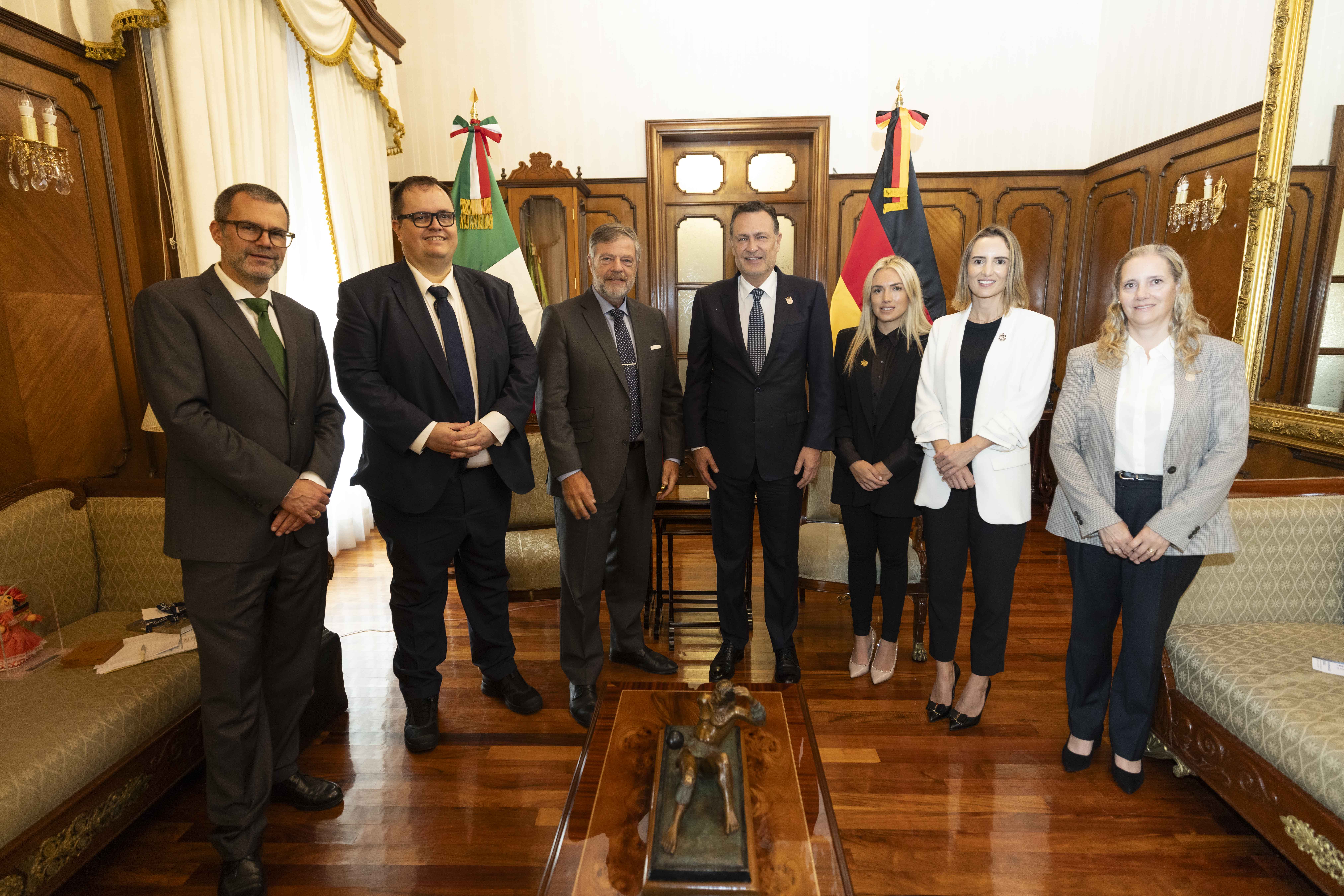 71 273 42342 1682948917 IMG