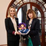 71 273 43318 2064310956 01 11 EMBAJADORA UCRANIA