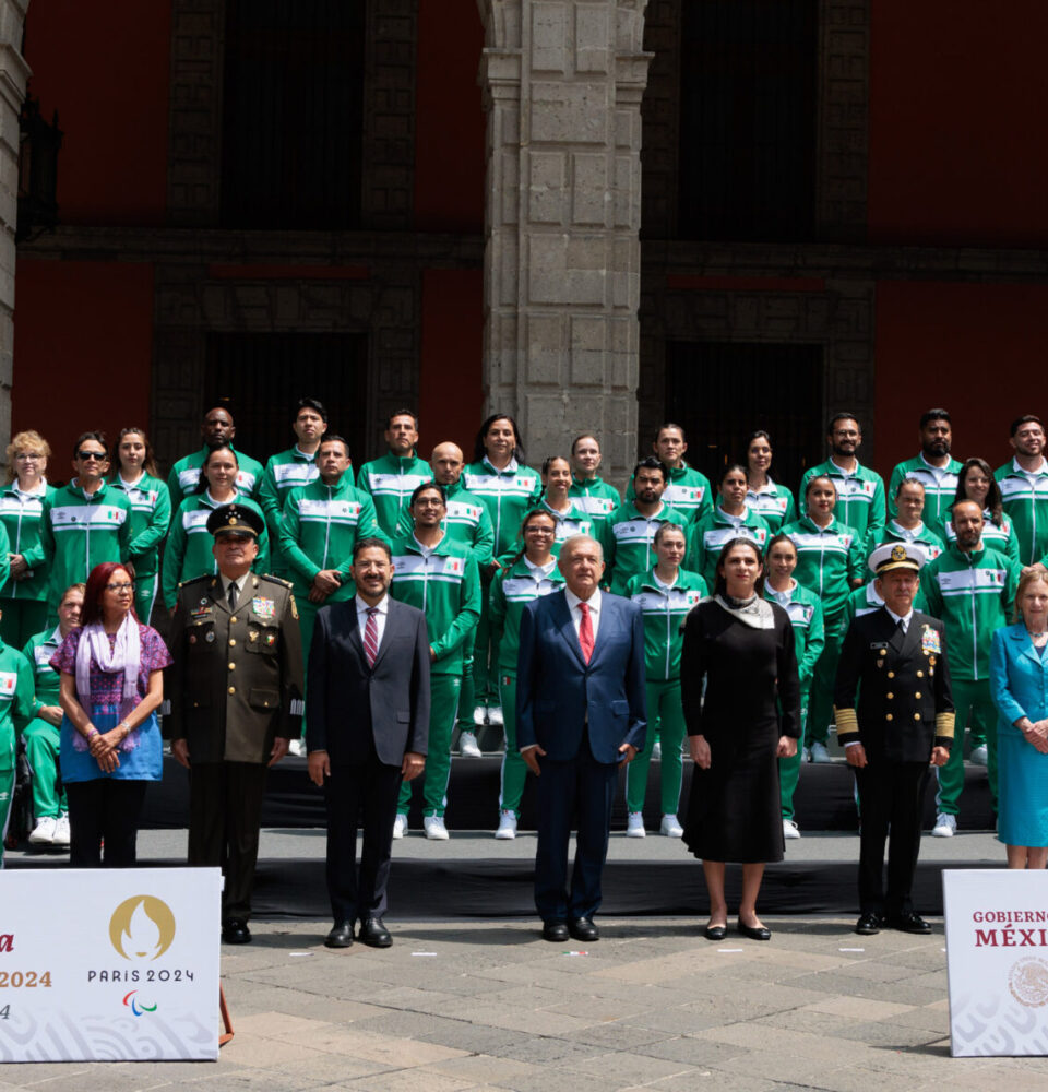2024 08 15 Presidente AMLO Abanderamiento de la Delegacion Mexicana Palacio Nacional Foto 10 scaled