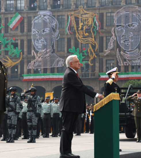 2024 09 16 Presidente AMLO Desfile Cívico Militar 214 años del Grito de Independencia Ciudad de Mexico Foto