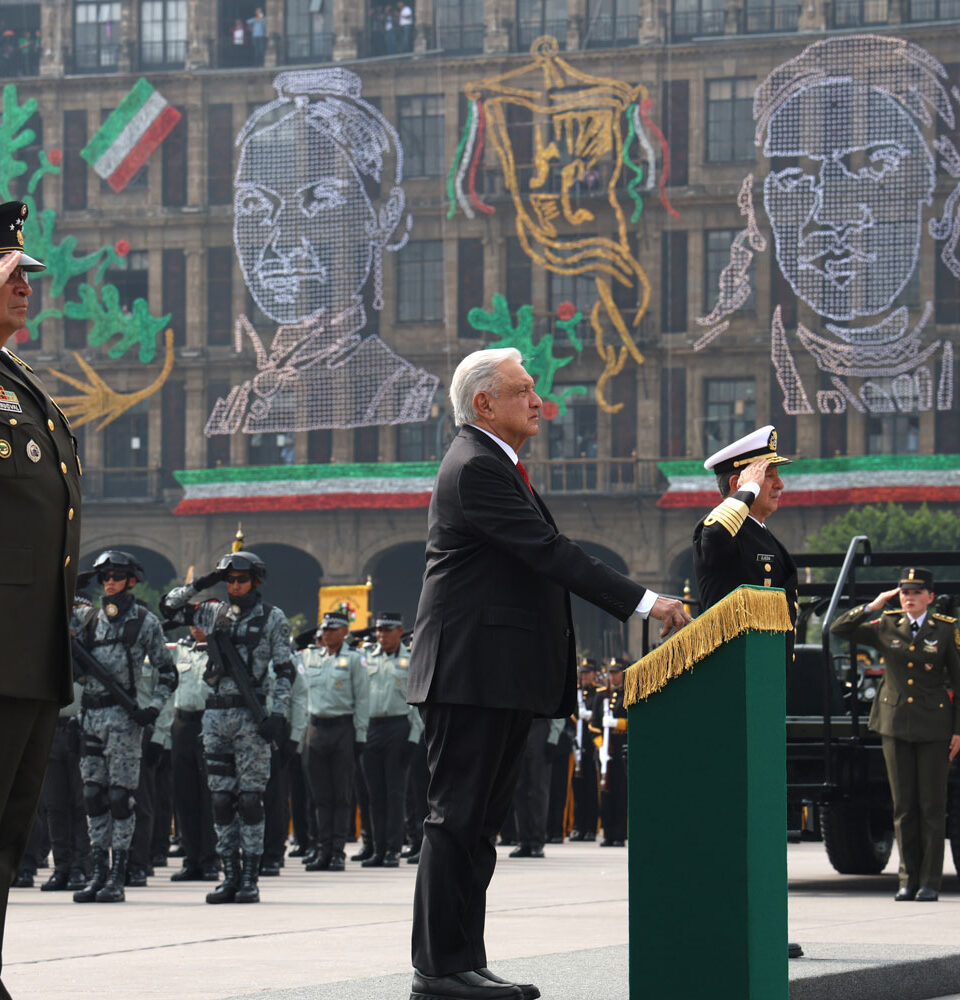 2024 09 16 Presidente AMLO Desfile Cívico Militar 214 años del Grito de Independencia Ciudad de Mexico Foto