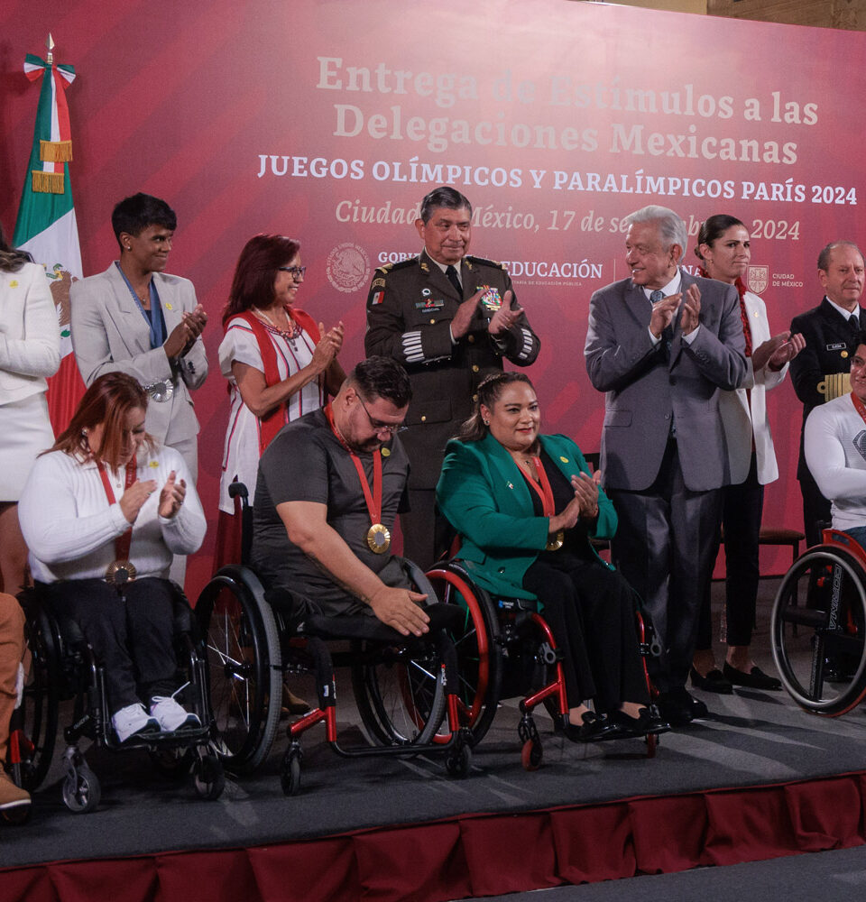 2024 09 17 Presidente AMLO Entrega de reconocimientos a participantes de Juegos Olímpicos y Paralímpicos Palacio Nacional Foto
