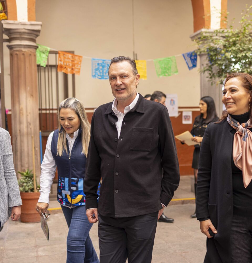 71 273 45886 632904837 28 10 ENTREGA DEFENSORES QUERETARO