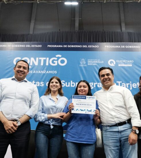 71 273 46008 280962778 6 11 24 SEDESOQ ENTREGA APOYOS MUJERES