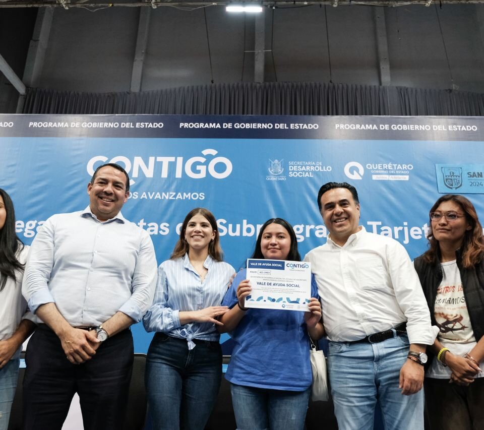 71 273 46008 280962778 6 11 24 SEDESOQ ENTREGA APOYOS MUJERES