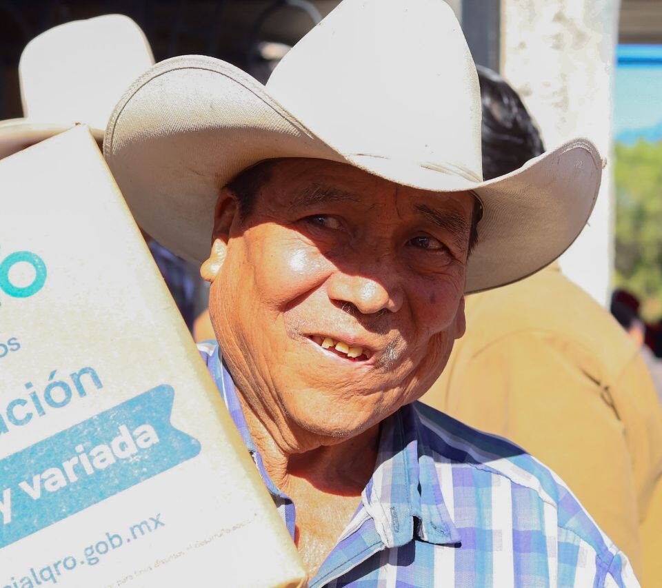 71 273 46315 134380182 02 12 24 ENTREGA SEDESOQ APOYOS ALIMENTARIOS EN EL MARQUE 769 S