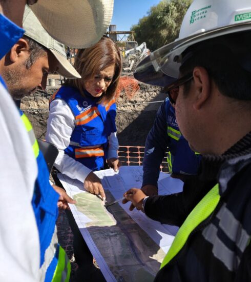 71 273 46324 1034500319 FOTO3 CEI 28 2024 CEI Autoridades estatales supervisan construccion de puente vial en Ezequiel Montes