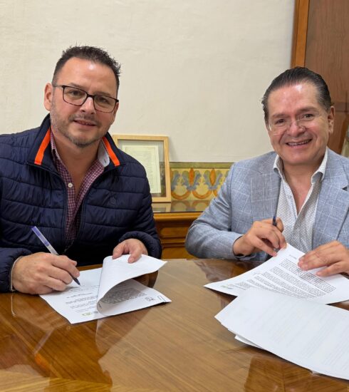 71 273 48390 1310826584 06 25 uteq firma convenio cbuaq3