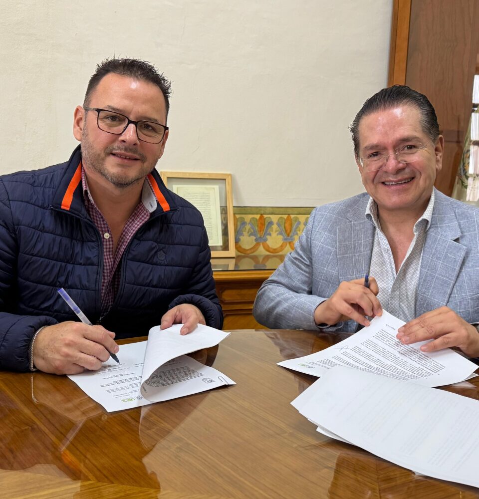 71 273 48390 1310826584 06 25 uteq firma convenio cbuaq3