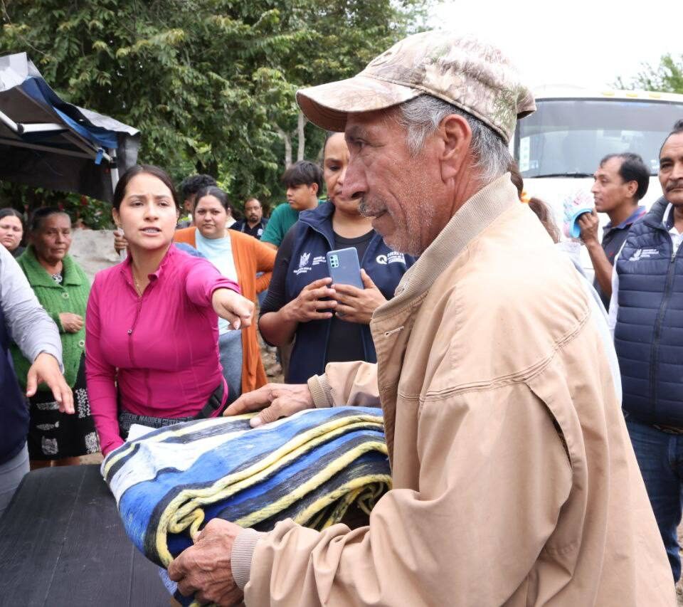 71 273 49434 237936994 12 10 25 luis nava supervisa entrega de apoyos a familias serranas 2