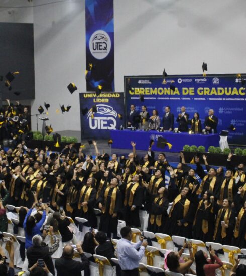 71 273 49853 780555226 11 25 uteq1 2340 graduados