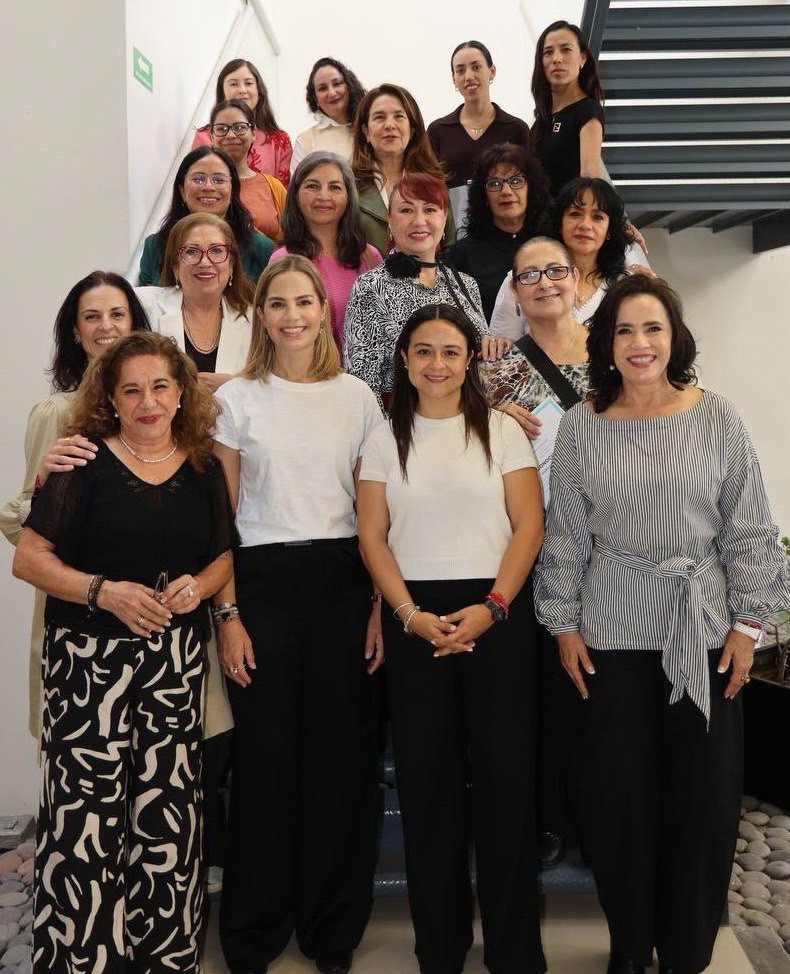 71 273 49880 2109170863 20 11 25 entrega de reconocimientos en casa de la mujer 1
