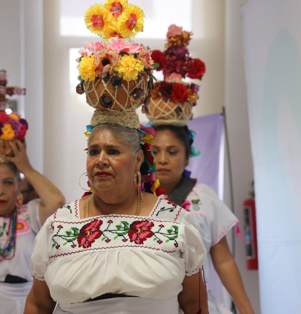 71 273 49930 510307501 25 11 25 expo venta casa de la mujer 15