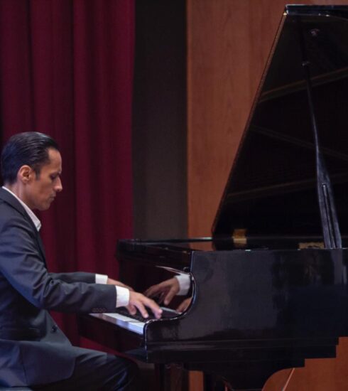 71 273 49946 865112396 27 11 25 piano1