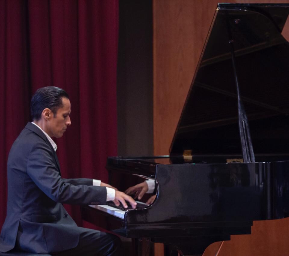 71 273 49946 865112396 27 11 25 piano1