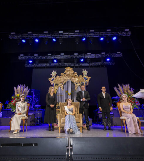 71 273 50080 494539207 09 12 coronacion reina navidad 03