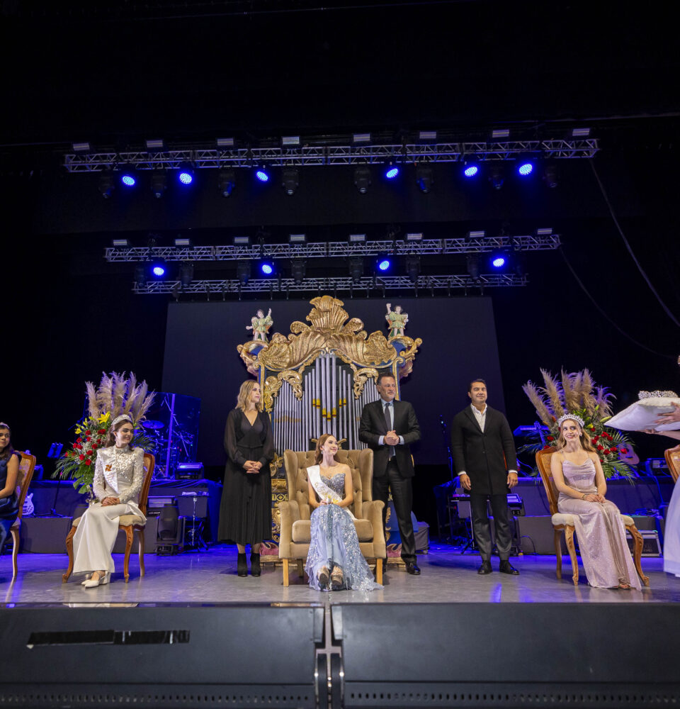 71 273 50080 494539207 09 12 coronacion reina navidad 03
