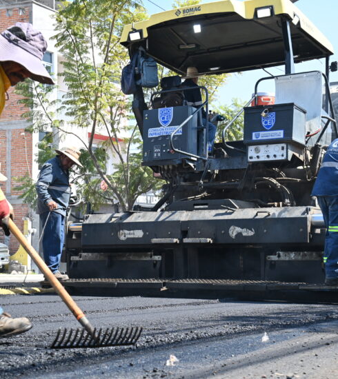 71 273 50506 559525448 FOTO1 CEI 02 2026 CEI realiza reencarpetado de vialidades al sureste de San Juan del Rio