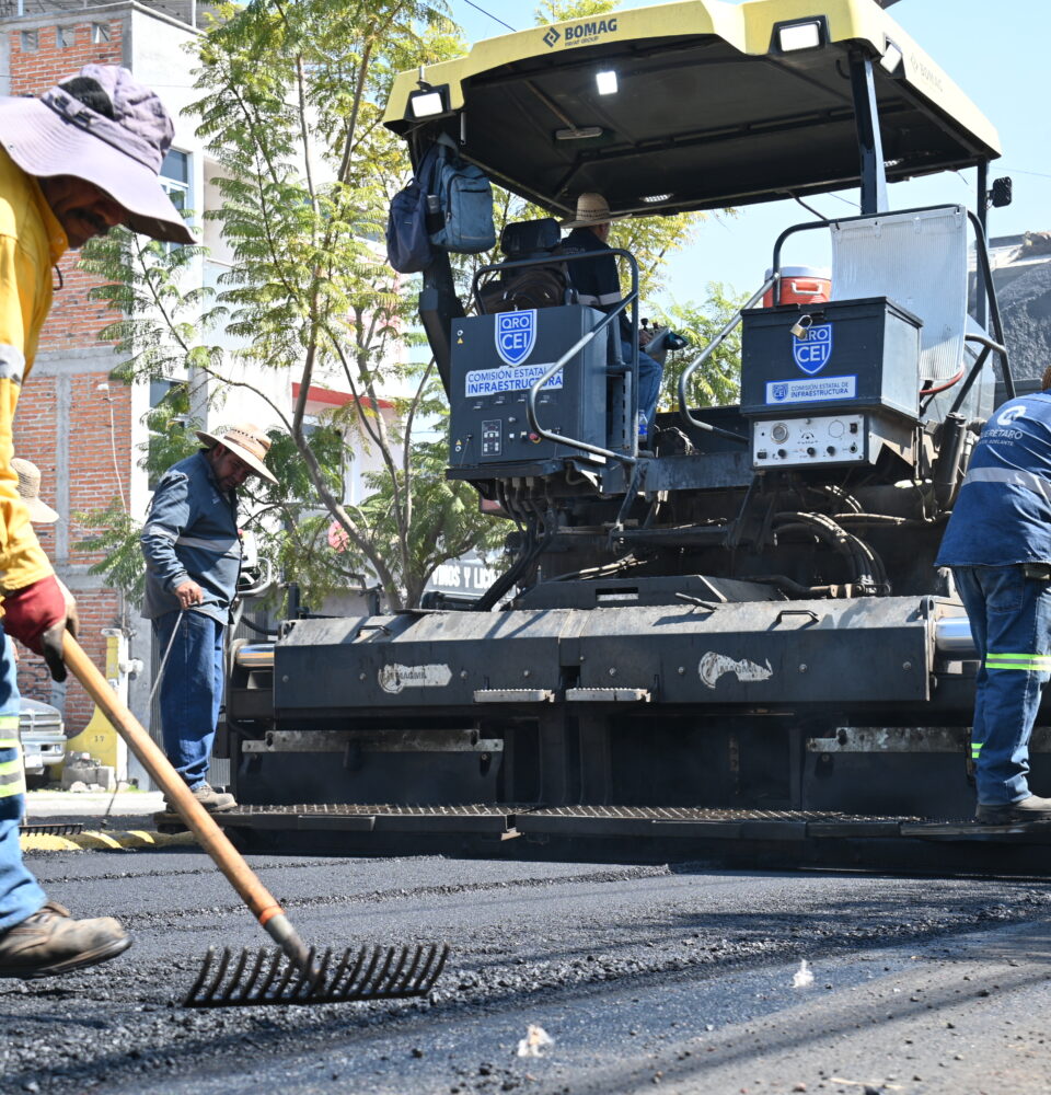 71 273 50506 559525448 FOTO1 CEI 02 2026 CEI realiza reencarpetado de vialidades al sureste de San Juan del Rio