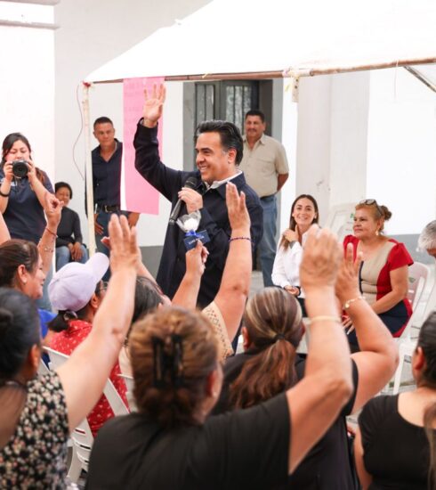 71 273 51408 794673035 12 05 26 Celebra Luis Nava con mama 769 s comerciantes de San Juan del Ri 769 o