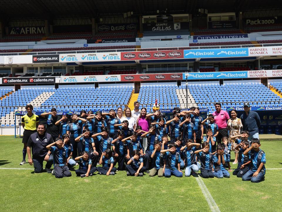 71 273 51430 102445054 14 5 26 convivencia con gallos blancos