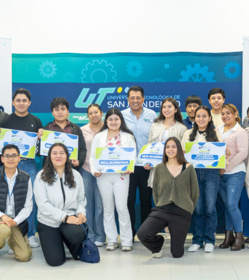 71 273 51774 2109597240 01 06 16 Entrega Becas