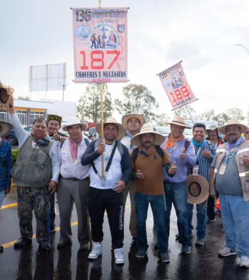 71 273 52069 1236485602 21 07 CEPCQ Peregrinacion Hombres